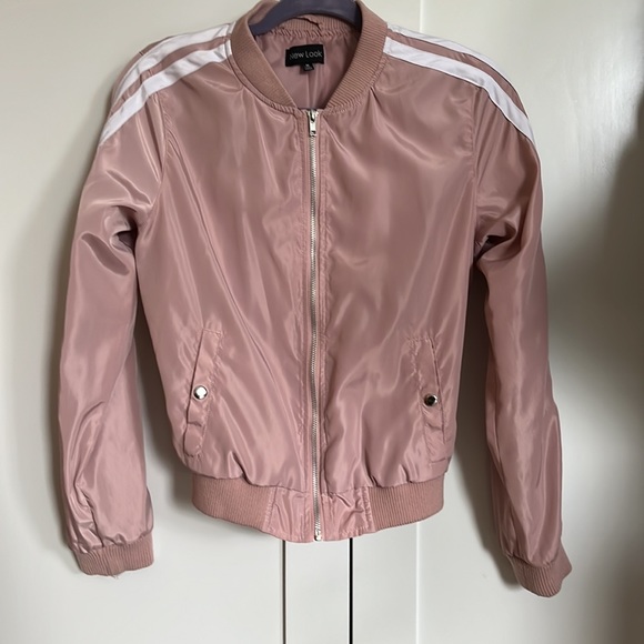 Light pink light weight jacket. - Picture 2 of 4